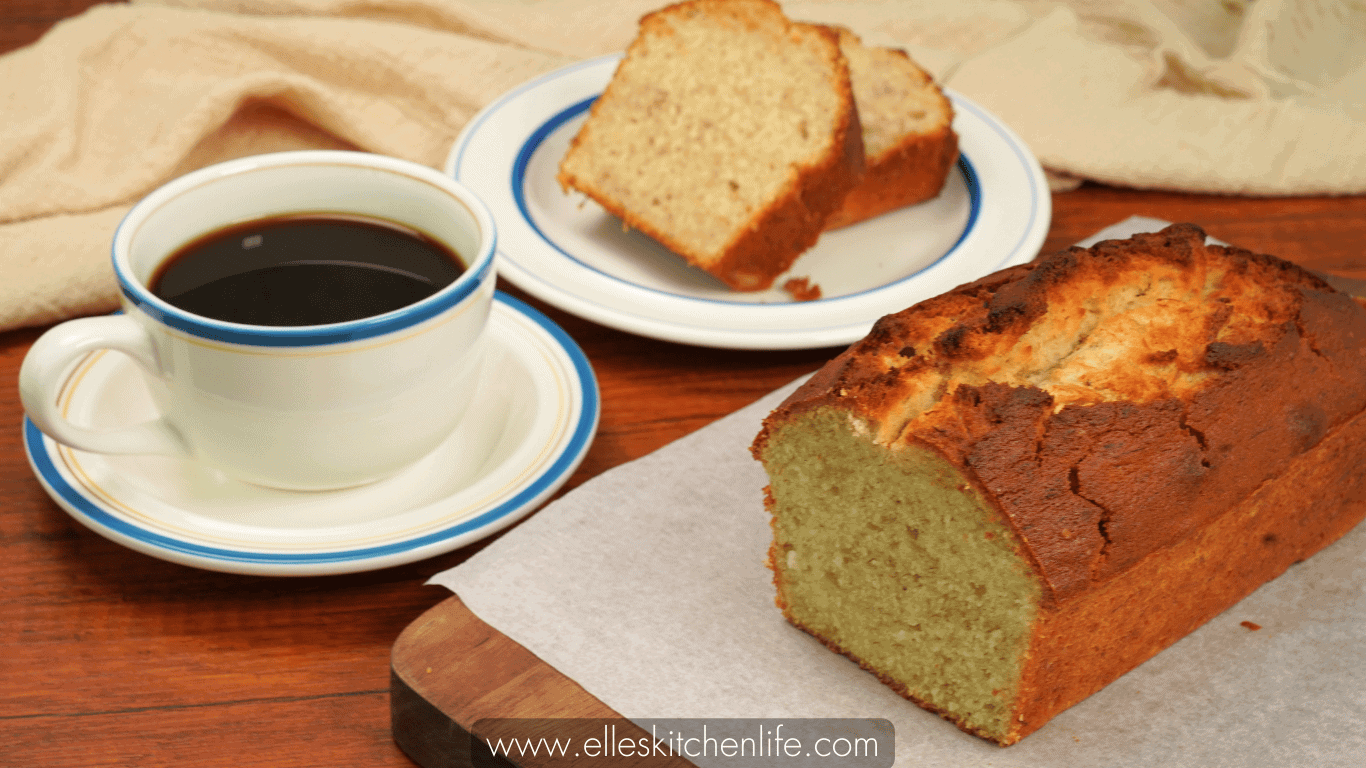 Final presentation of the Best-Ever Banana Cake ready to serve