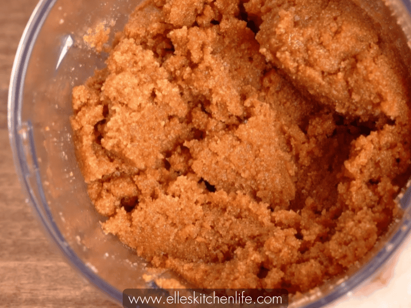 Step 1d: Wet sand-like crust mixture ready